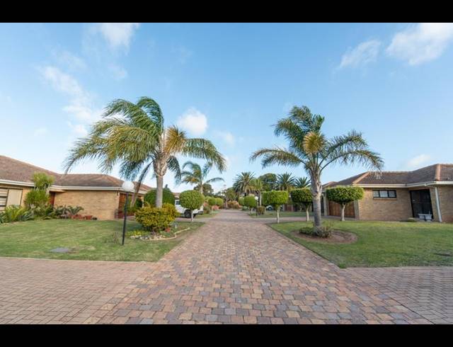 3 BEDROOM TOWNHOUSE FOR SALE IN SUMMERSTRAND